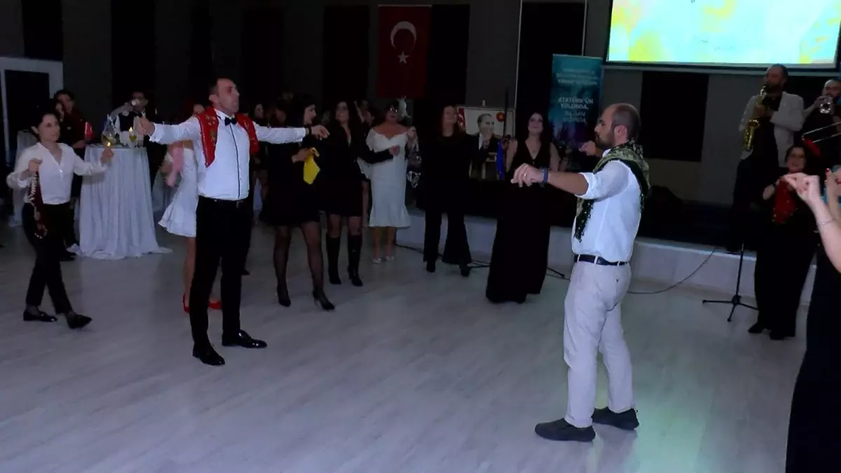 Cumhuriyet Balosu\'nda Coşku Doruğa Ulaştı