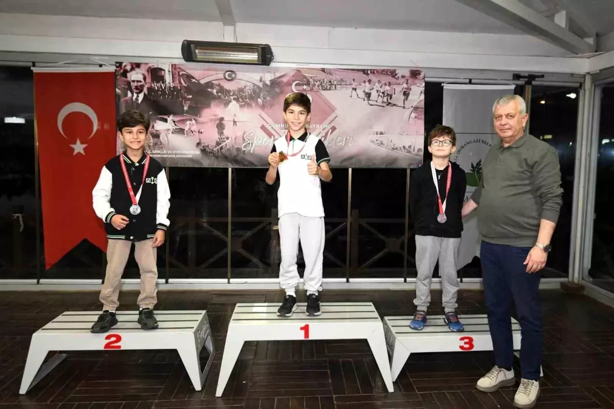 29 Ekim Cumhuriyet Bayramı Satranç Turnuvası\'nda Ödüller Dağıtıldı