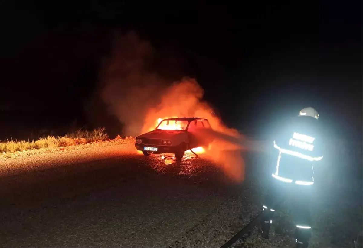 Hassa\'da Araç Yangını Kontrol Altına Alındı