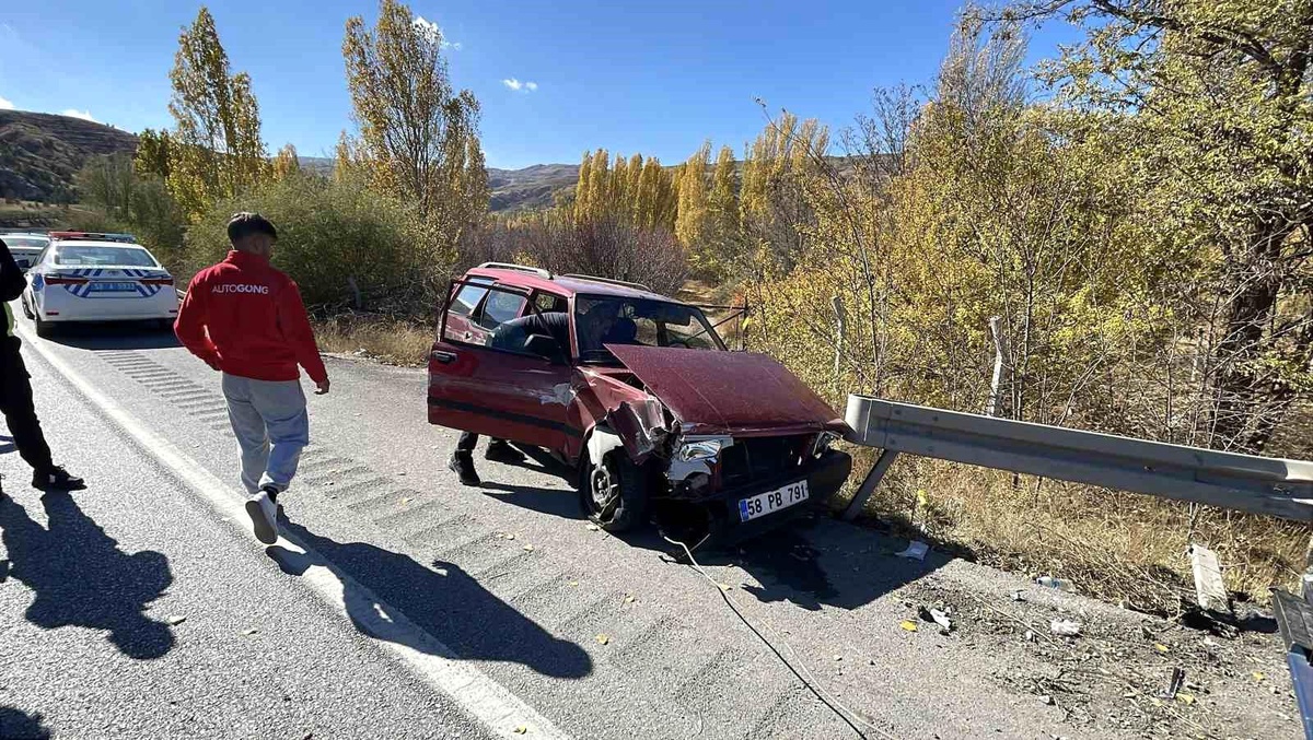Sivas\'ta Trafik Kazası: 2 Yaralı