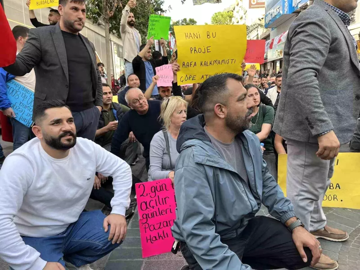 Pazarcılar Bostanlı Pazarının Özel Şirkete Devredilmesine Tepki Gösterdi