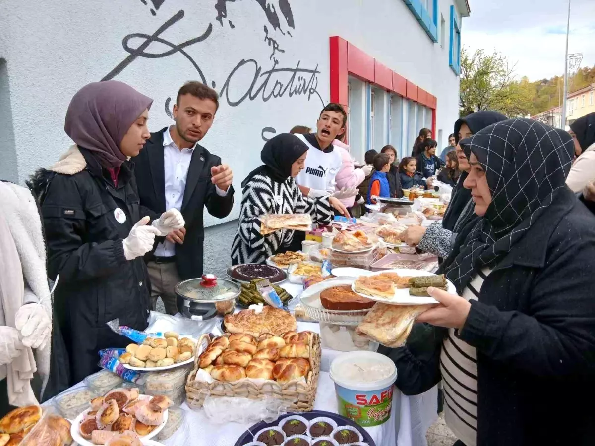 Posof\'ta Gazze İçin Hayır Çarşısı