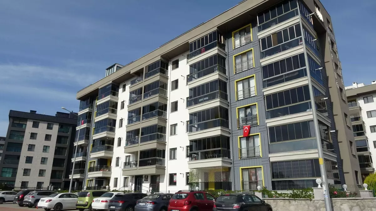 Çanakkale\'de Balkon Kazası: Eş Yargılanıyor