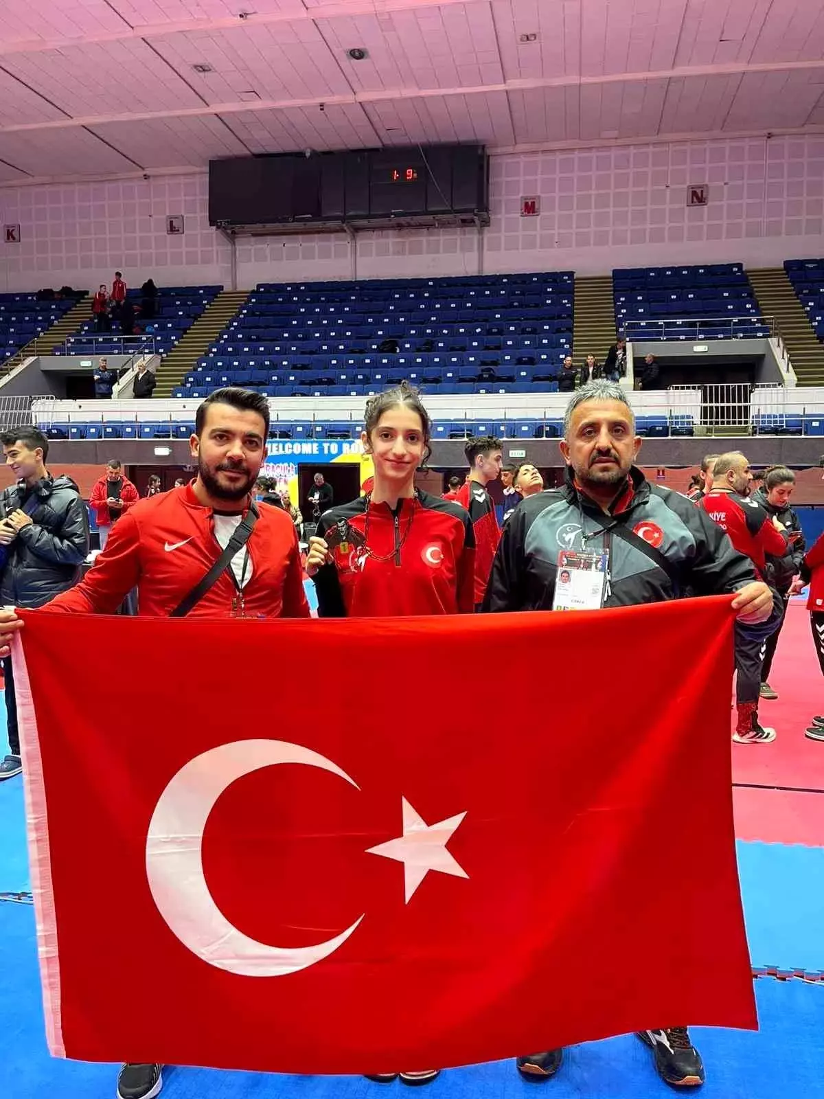 Eda Öğüt\'ten Romanya\'da Altın Madalya