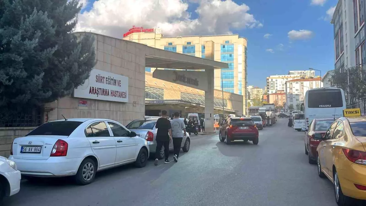 Siirt Hastanesinde Bıçaklı Kavga: 3 Yaralı