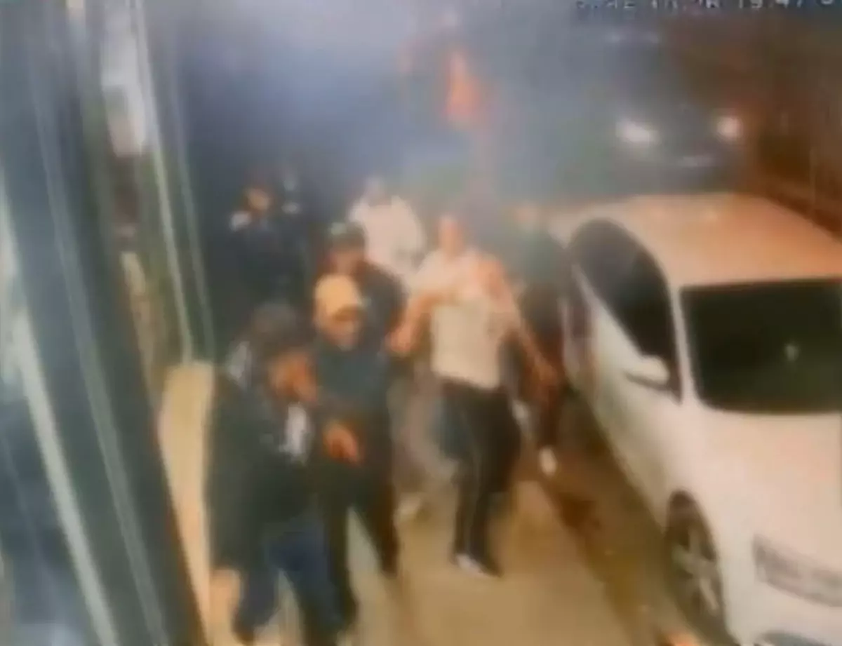 Sultangazi\'de Bıçaklı Kavga: 3 Yaralı