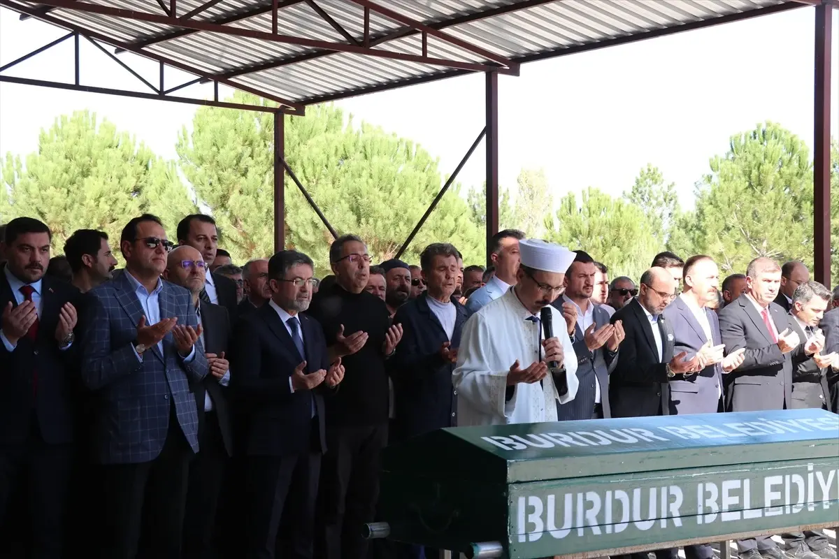 Ahmet Gümen\'in Annnesi Defnedildi