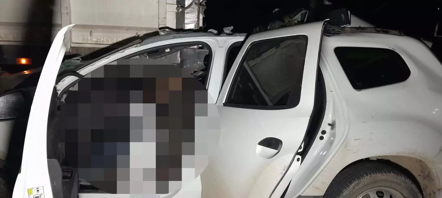 Konya\'da TIR\'a Çarpan Otomobilin Sürücüsü Hayatını Kaybetti