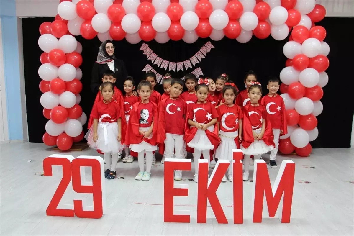 Anaokulu Öğrencilerinden Cumhuriyet Bayramı Kutlaması
