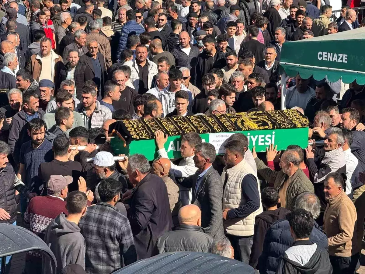 Traktör Tamiri Sırasında Sıkışan Genç Hayatını Kaybetti