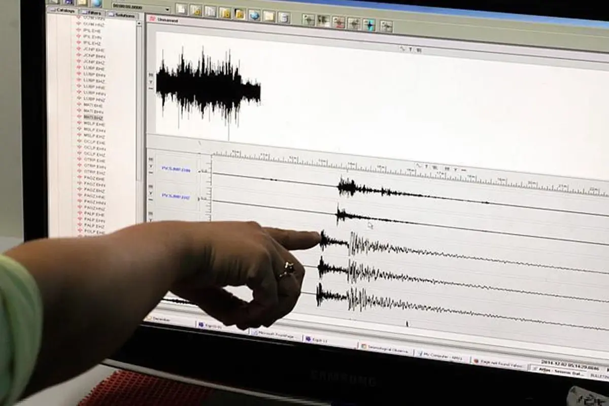 Türkiye beşik gibi! Mersin ve Çanakkale\'de peş peşe depremler