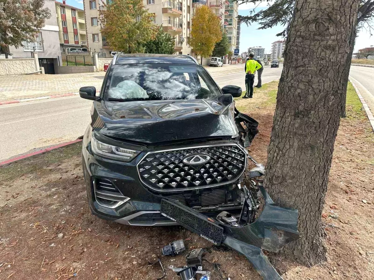 Uşak\'ta Trafik Kazası: 2 Yaralı