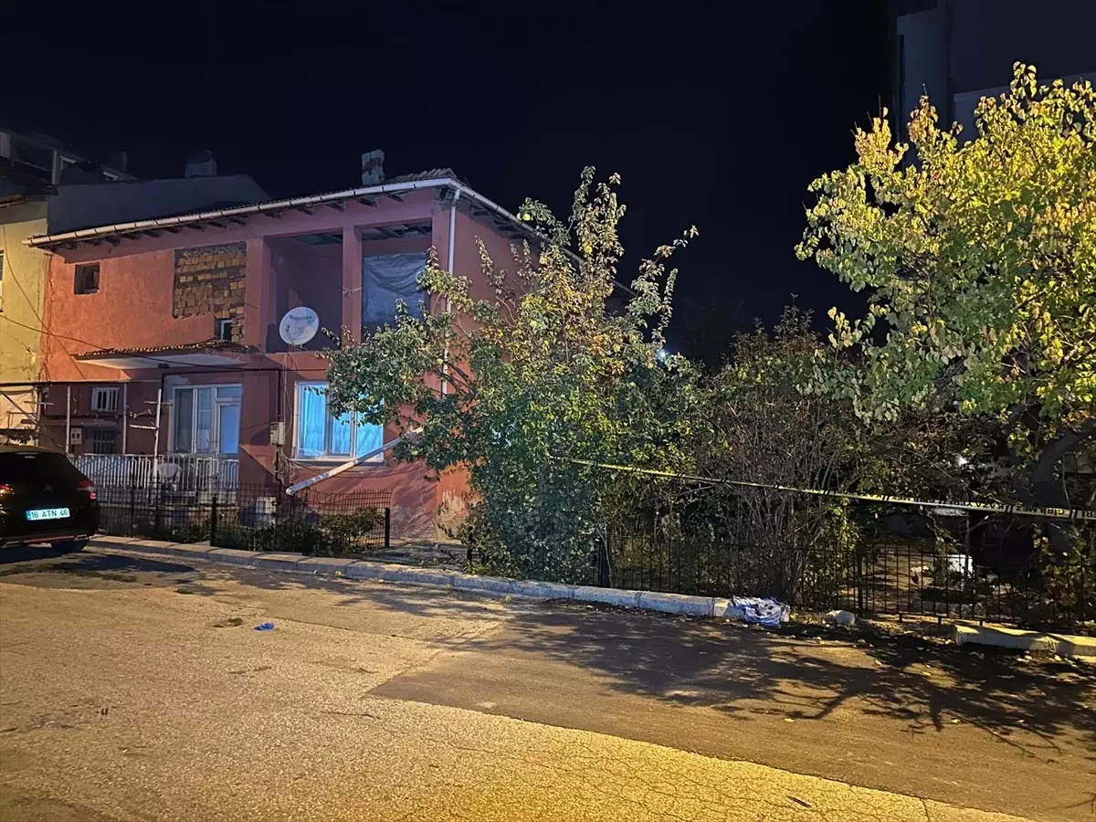 Aile tartışmasında kan aktı! Babası ve babaannesini bıçakladı