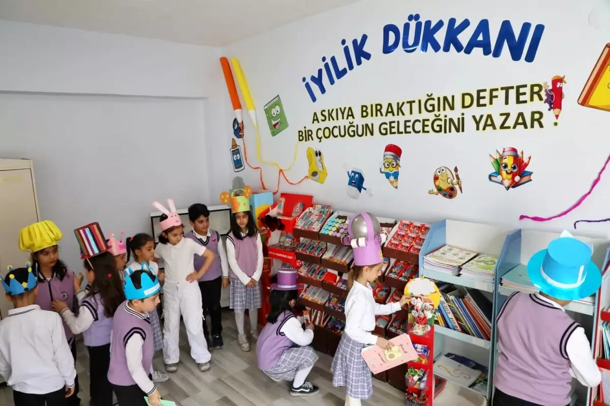 Ağrı\'da \'Askıda Kırtasiye\' Projesi