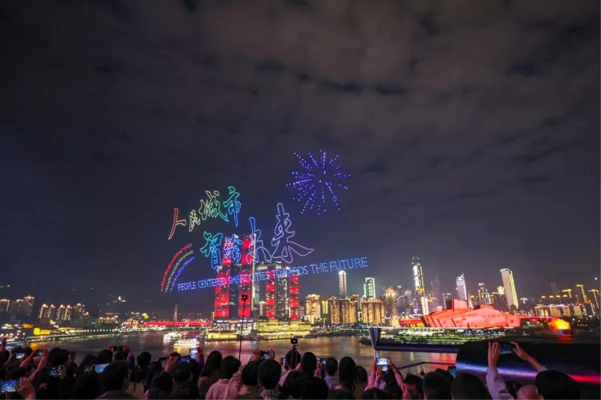 Chongqing\'de Drone Işık Gösterisi