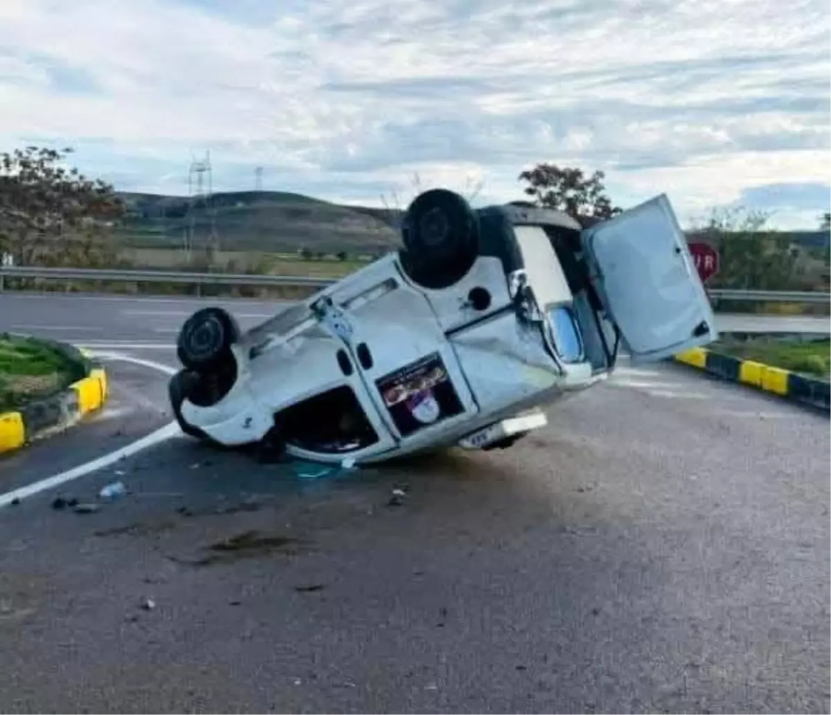 Ayaş\'ta Ticari Araç Takla Attı