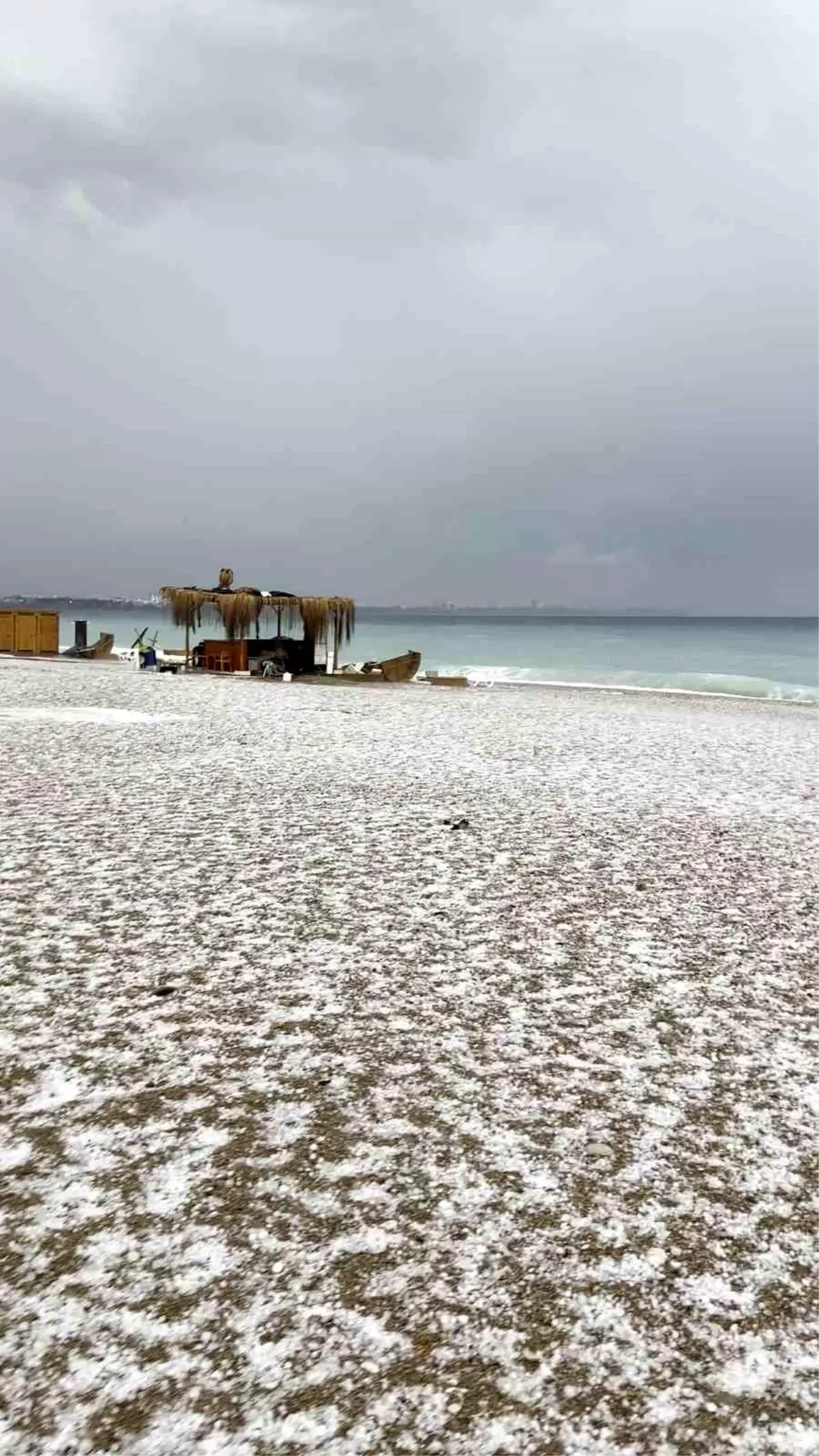 Antalya\'da Şiddetli Yağmur, Dolu ve Fırtına Hayatı Felç Etti