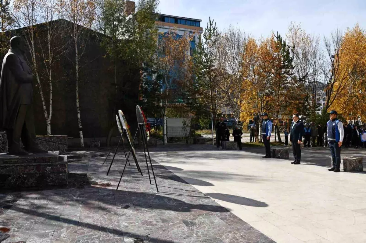 Ardahan\'da Cumhuriyet Bayramı Çelenk Sunma Töreni Düzenlendi