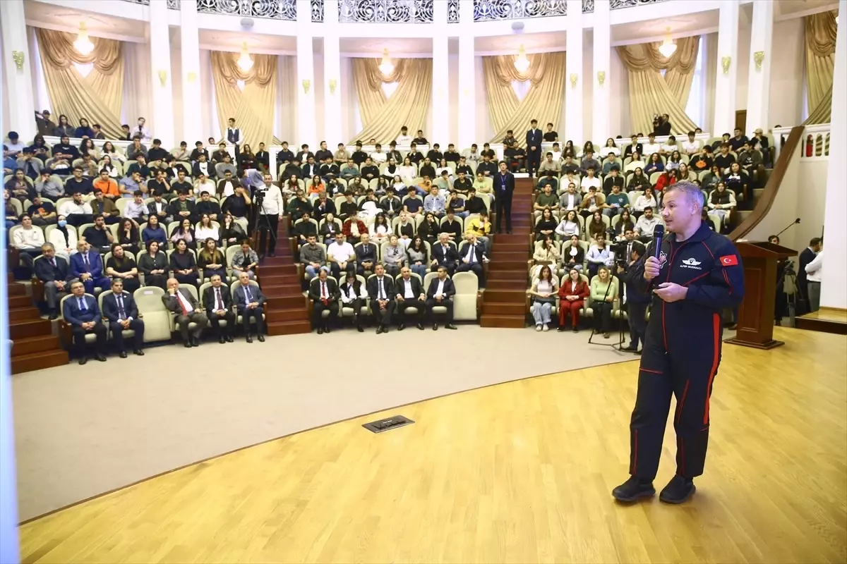 Alper Gezeravcı Azerbaycan\'da Uzay Sunumu Yaptı