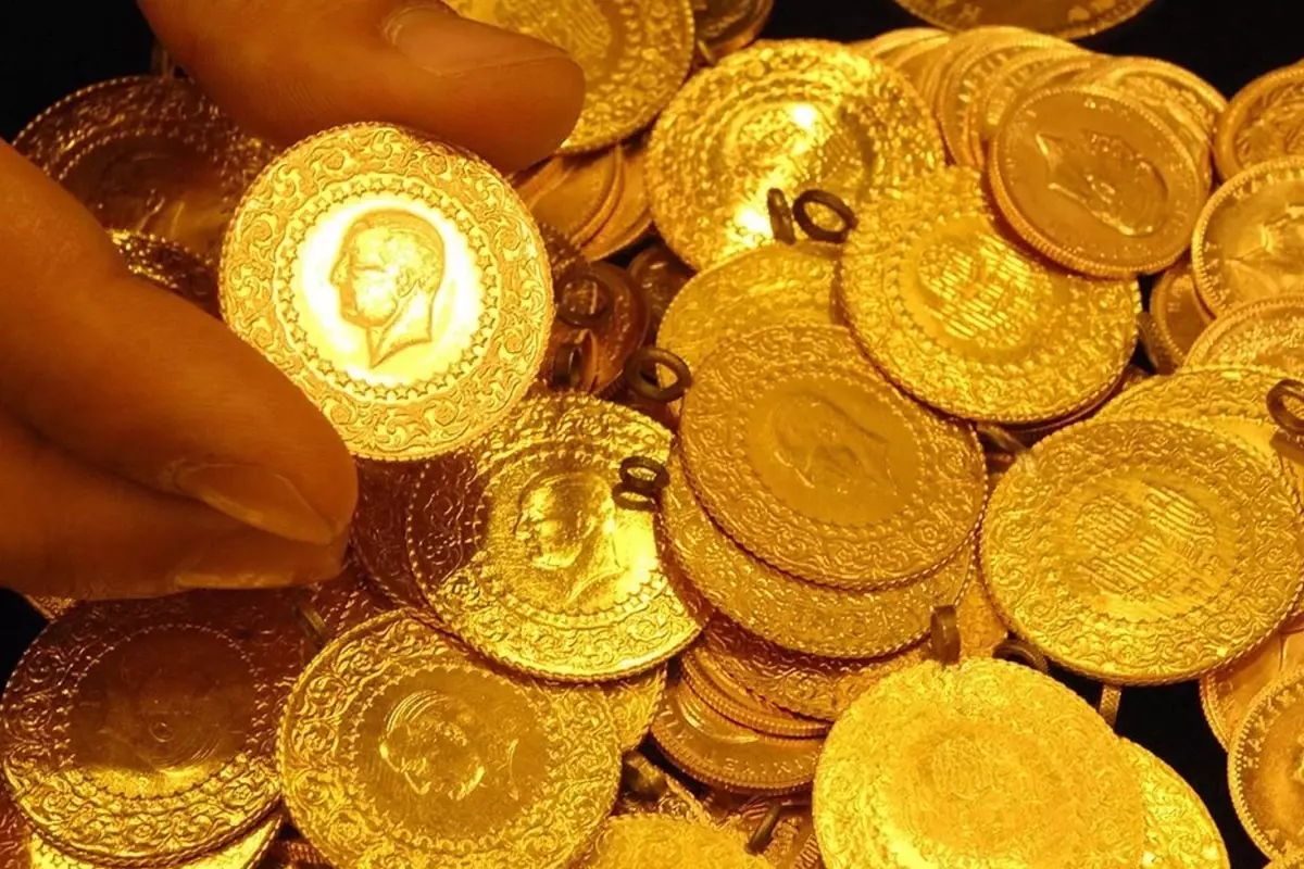 Atölyelerin tek tek kapandığı Kapalıçarşı\'da esnaf kol kesiyor