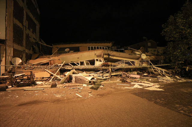 Balıkesir beşik gibi! 6.1'lik deprem sonrası 100'den fazla artçı meydana geldi Balıkesir beşik gibi! 6.1'lik deprem sonrası 100'den fazla artçı meydana geldi