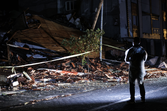 Balıkesir beşik gibi! 6.1'lik deprem sonrası 100'den fazla artçı meydana geldi Balıkesir beşik gibi! 6.1'lik deprem sonrası 100'den fazla artçı meydana geldi