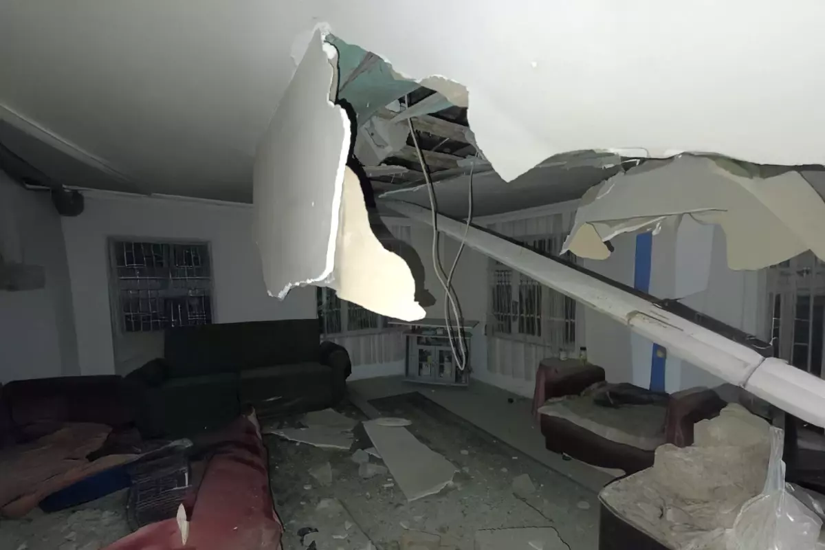 Balıkesir\'deki depremde Manisa\'da bir evin tavanı çöktü