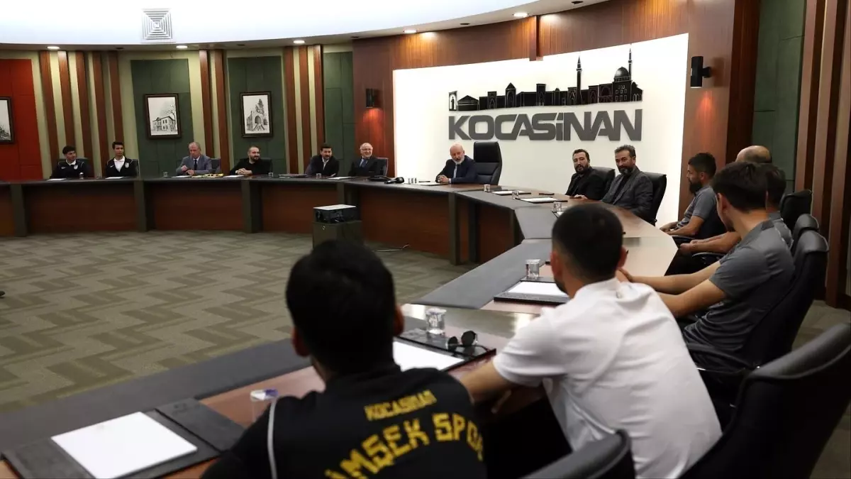 Kocasinan Şimşekspor\'dan Başkan Çolakbayrakdar\'a Ziyaret