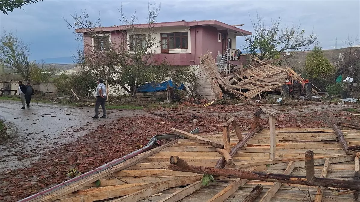 Beypazarı\'nda Hortum Hasara Yol Açtı