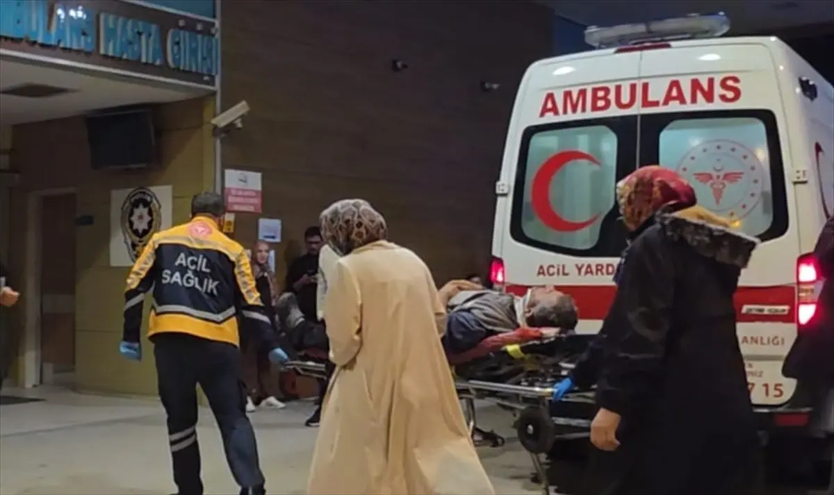 İnegöl\'de Çatısından Düşen Adam Ağır Yaralandı