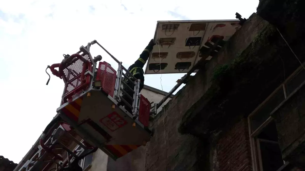 Ordu\'da Tehlikeli Reklam Panosu Kaldırıldı