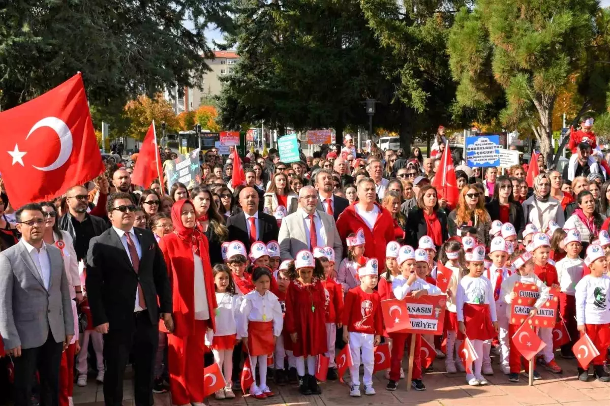 Çorum\'da Anaokulu Öğrencilerinden Cumhuriyet Coşkusu