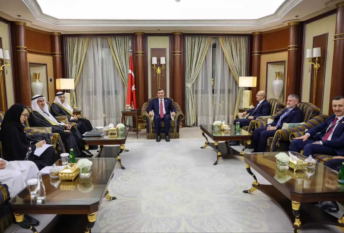 Yılmaz, Riyad\'da Suudi Bakan ile Görüştü