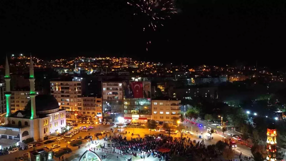 Siirt\'te Cumhuriyet İçin Fener Alayı