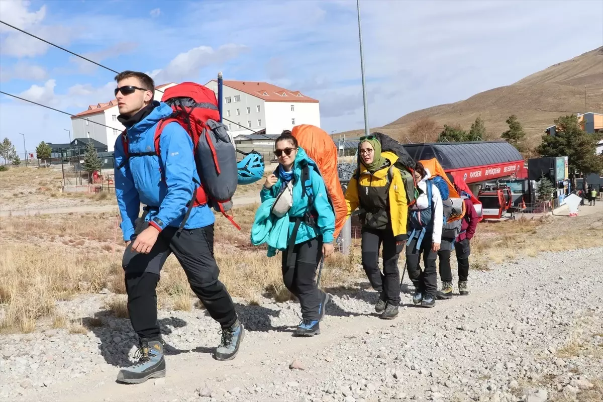 Kayseri\'de Cumhuriyet İçin Zirve Tırmanışı