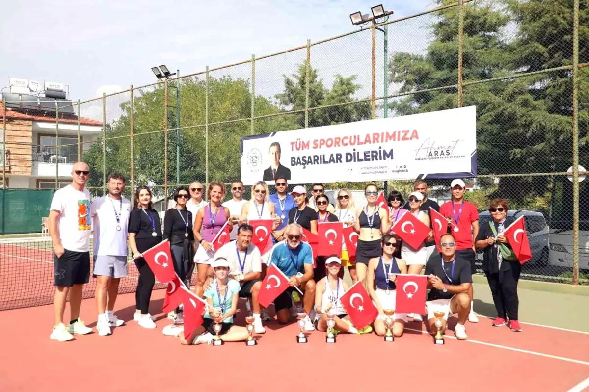 Muğla\'da Cumhuriyet Kupası Mix Tenis Turnuvası Düzenlendi