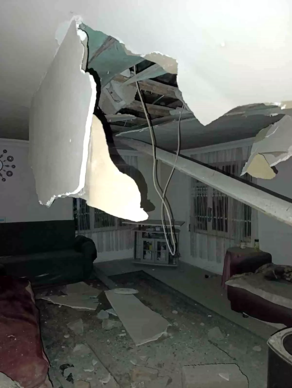 Sındırgı\'da Deprem, Manisa\'da Hasar