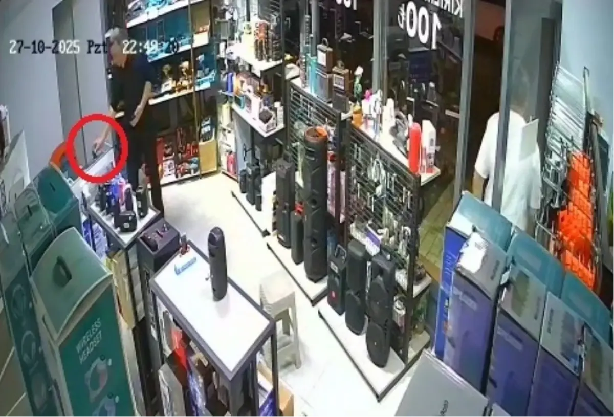 Depremde Çay Bardakla Dışarı Çıktı