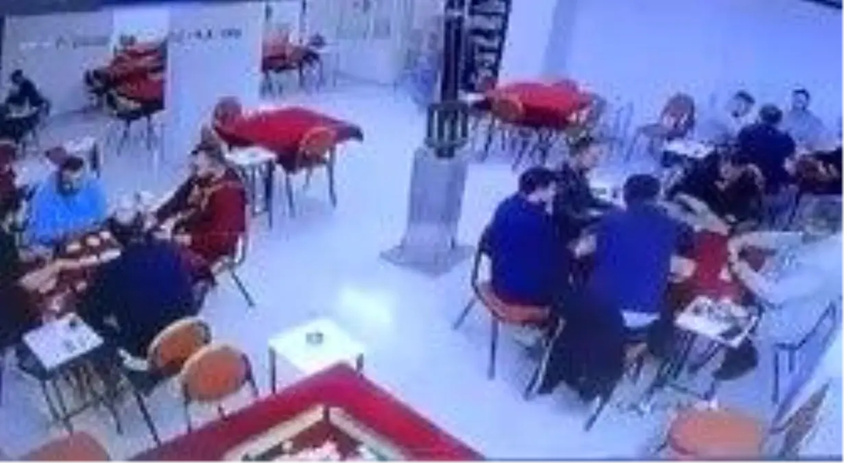 6.1\'lik deprem sırasında herkes kaçarken onlar okey oynamaya devam etti