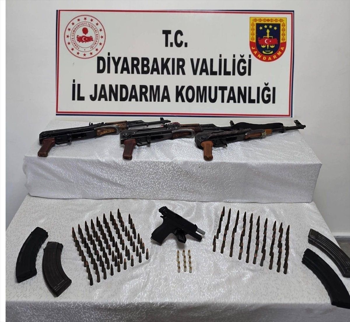 Diyarbakır\'da Ruhsatsız Silah Operasyonu