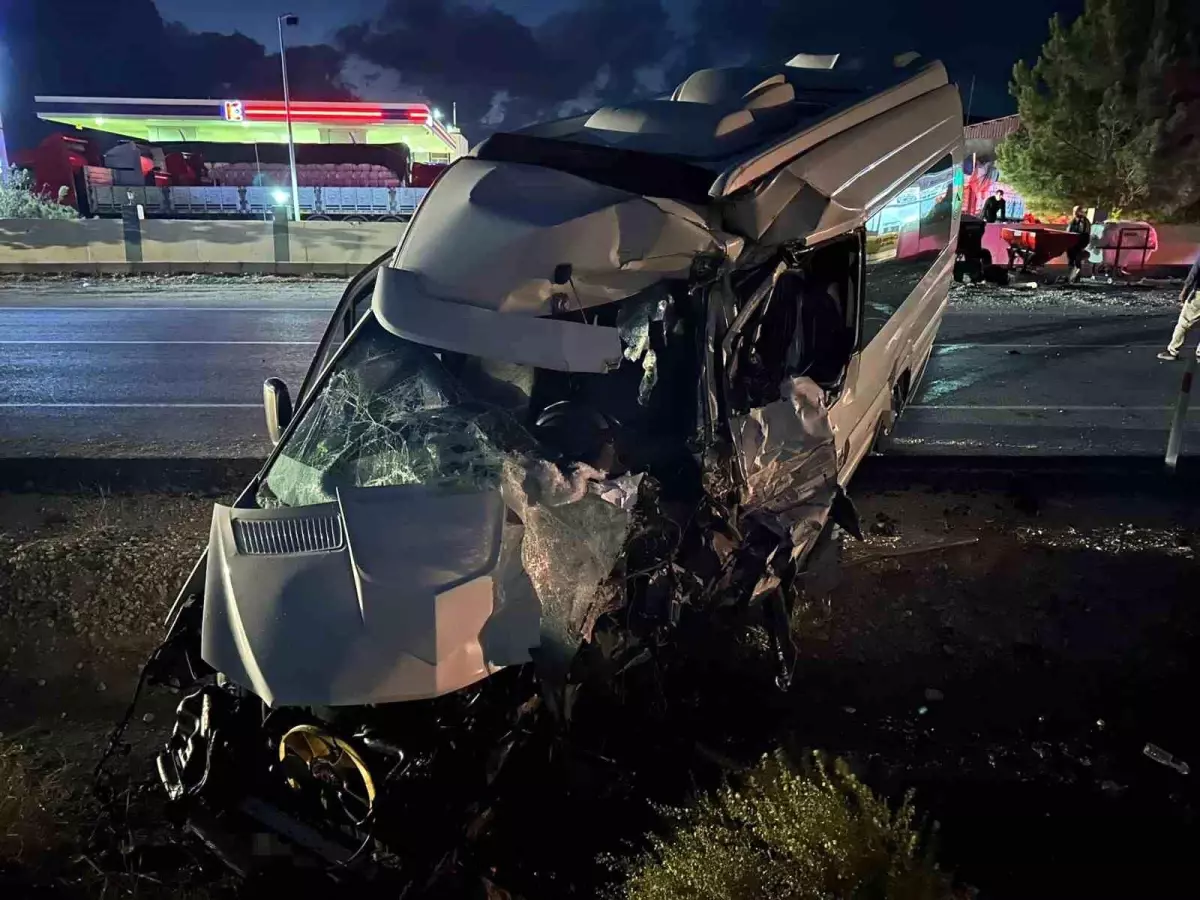 Diyarbakır\'da Minibüs ile Tanker Çarpıştı