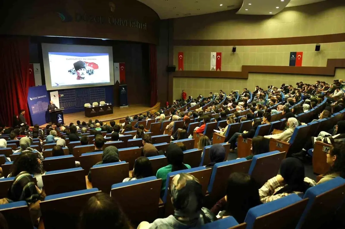 Düzce Üniversitesi\'nde Cumhuriyet\'in 102. Yılı Kutlandı