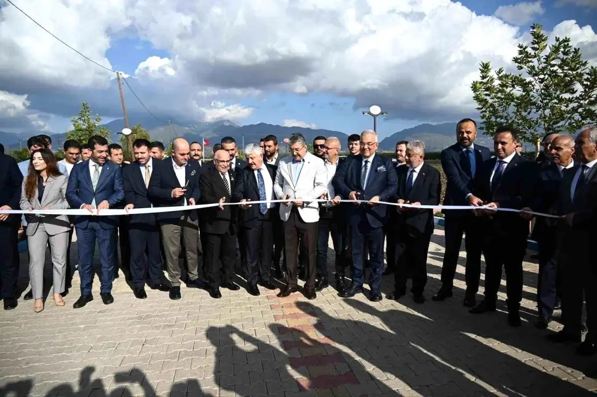 Böcekli Beldesi\'nde Caddesine Prof. Dr. Mustafa Gerek\'in Adı Verildi