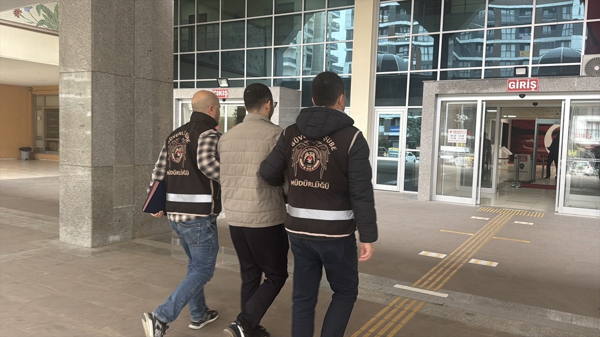 İmam Cübbesiyle Alkolle Poz Veren Şüpheli Adliyeye Sevk Edildi