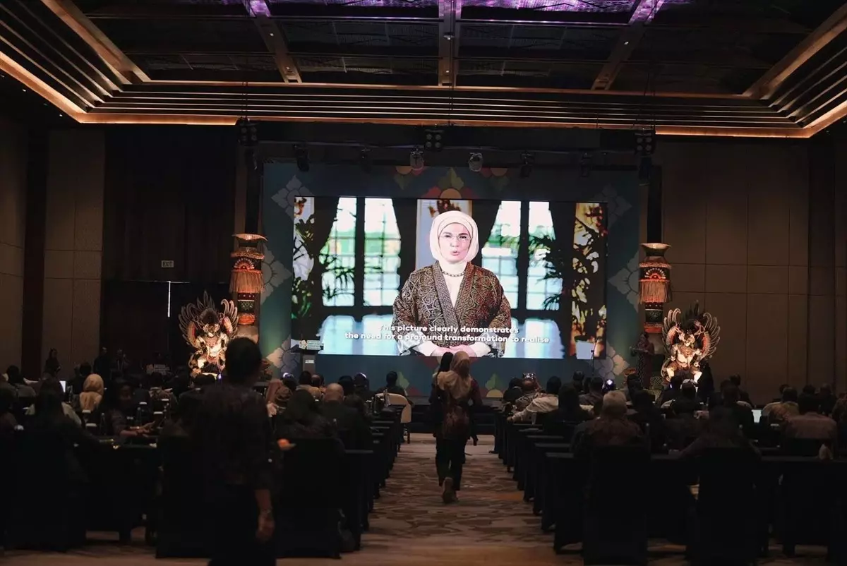 Emine Erdoğan "Asya Pasifik Sıfır Atık Uluslararası Seminer Programı"na video mesaj gönderdi Açıklaması