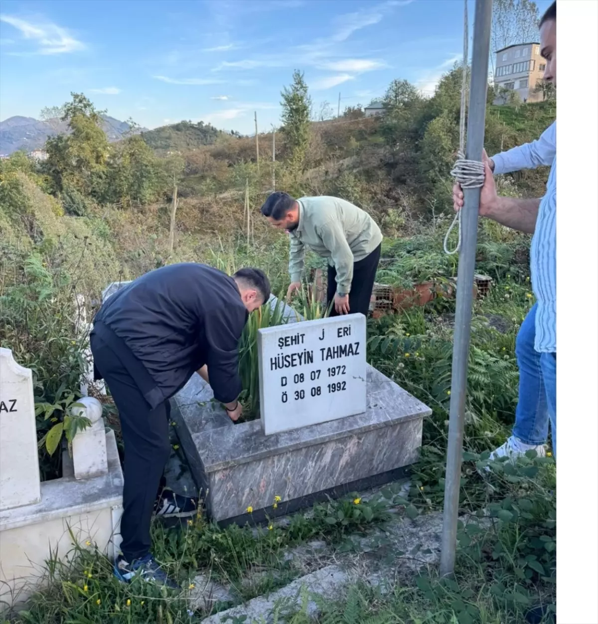 Espiye\'de Öğrenciler Şehit Jandarma Er Hüseyin Tahmaz\'ı Andı