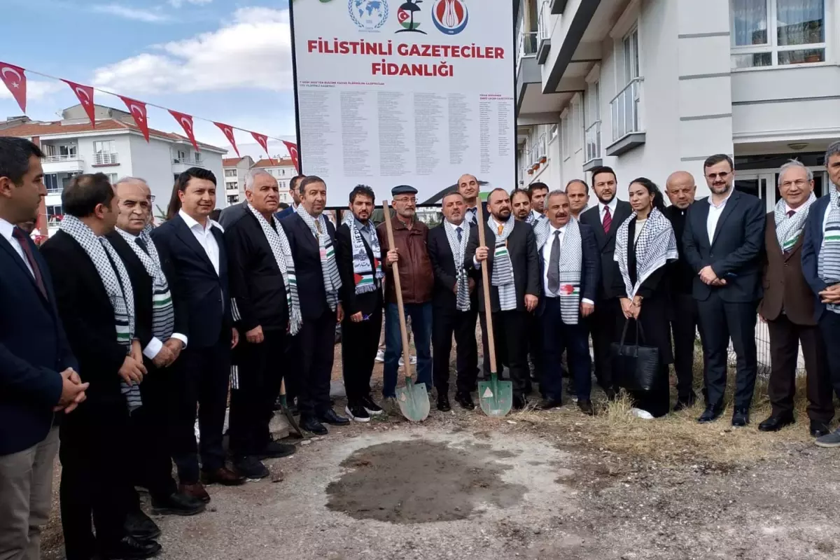 Filistinli şehit gazeteciler anısına fidanlar Ankara\'da toprakla buluştu