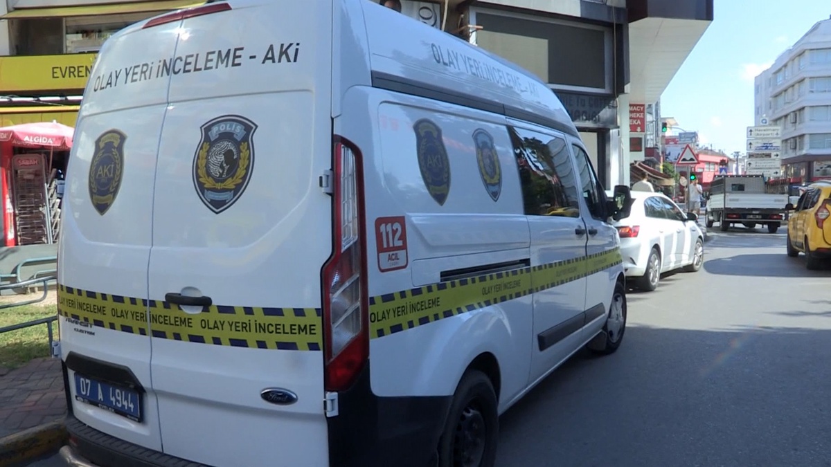 Antalya\'da Kuyumcu Soygunu: 4 Kilo Altın Çalındı