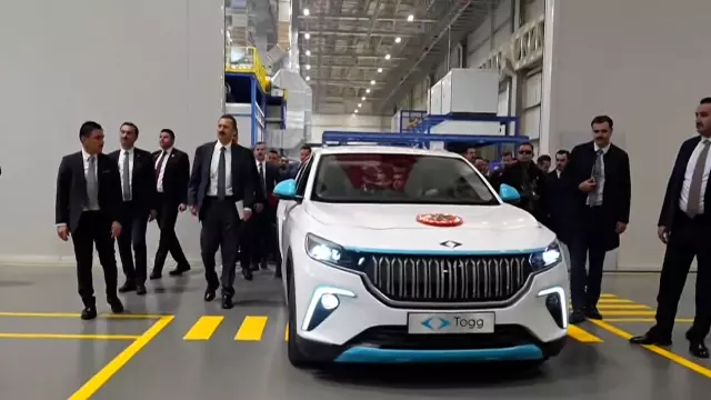 İlk kez görücüye çıktı! Cumhurbaşkanı, Erdoğan törene Togg'un özel versiyonu ile geldi