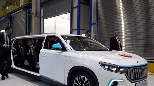 İlk kez görücüye çıktı! Cumhurbaşkanı, Erdoğan törene Togg'un özel versiyonu ile geldi